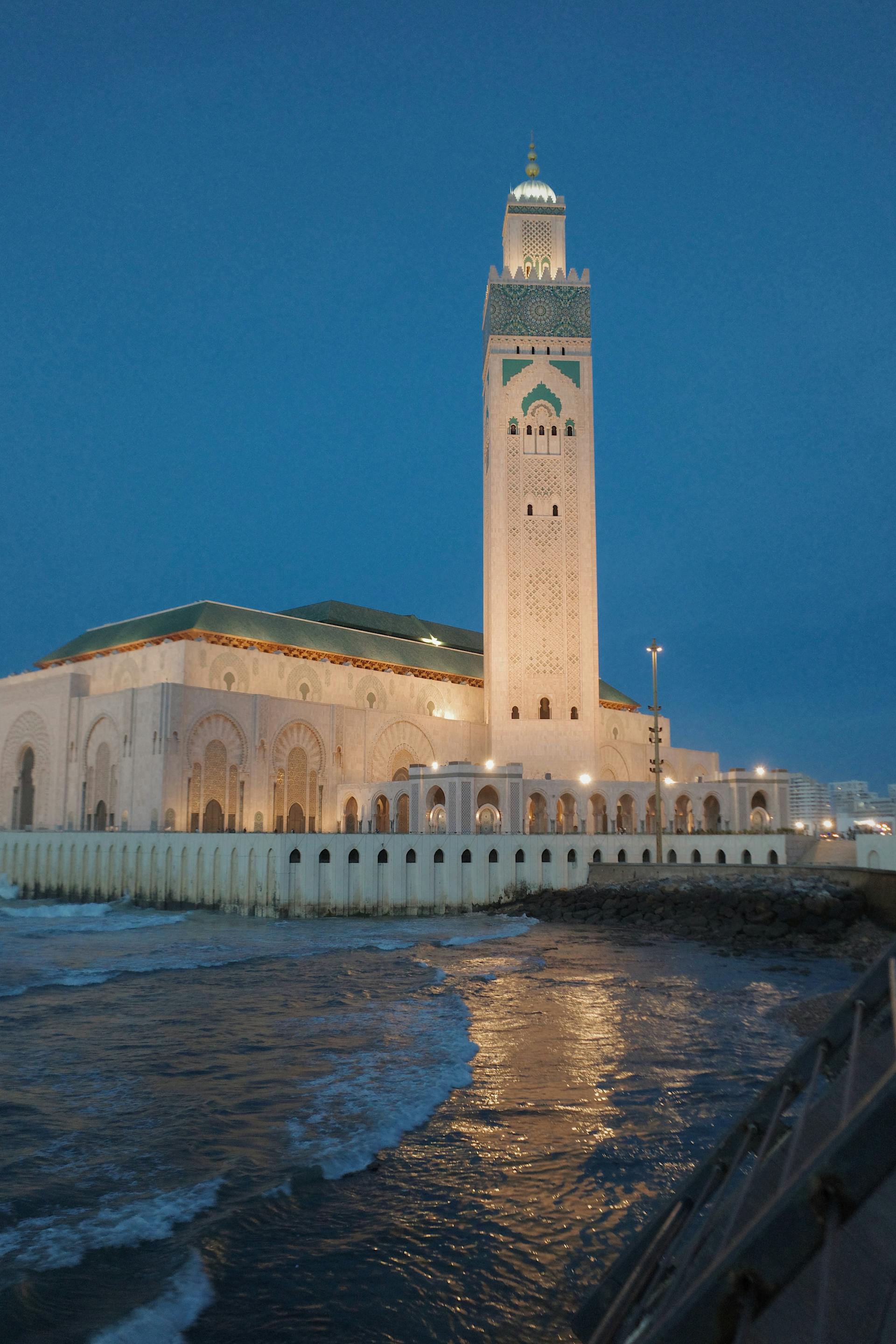 Casablanca After Dark with Traditional Moroccan Dinner, Musicians and City Tour