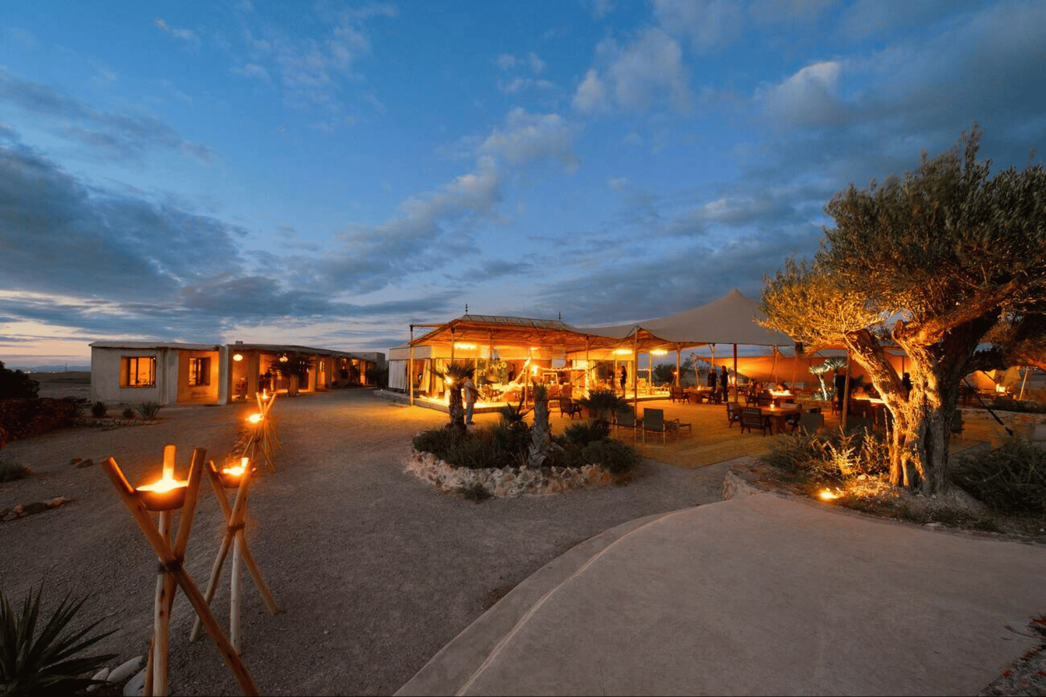 Sunset Views & Traditional Moroccan Dinner with Live Entertainment Spectacular in Agafay Desert from Marrakech