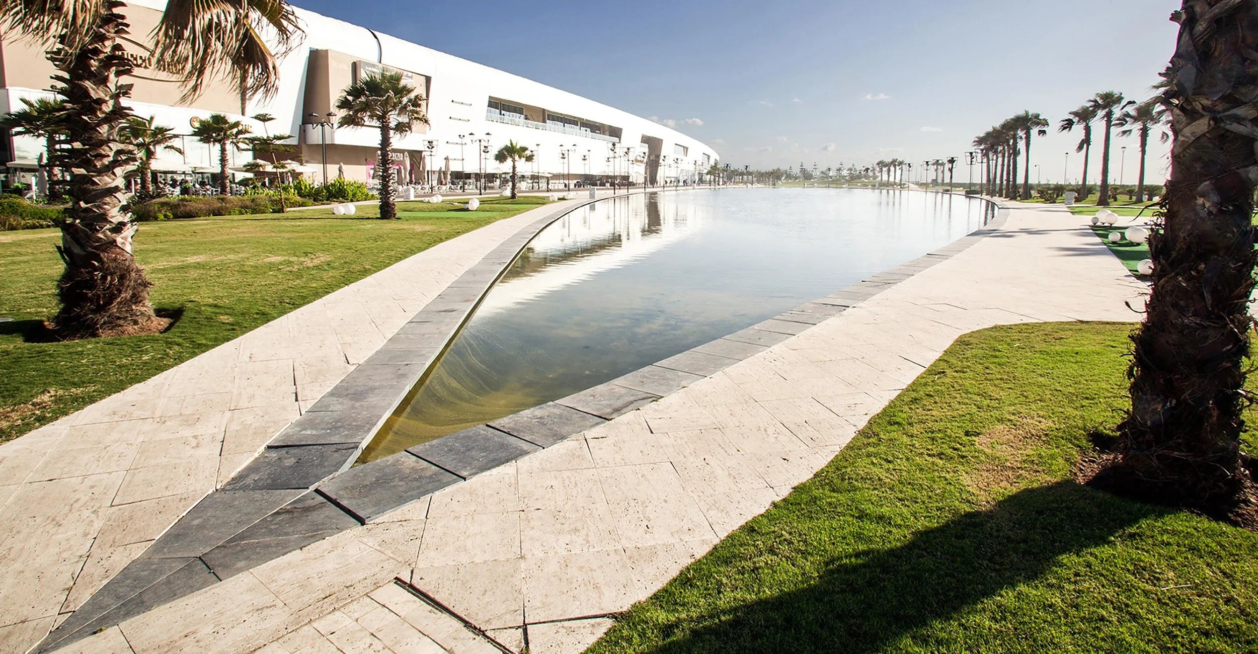 Aquarium, Africa's Largest Mall, Hassan II Mosque & Oceanfront Walking Tour in Casablanca