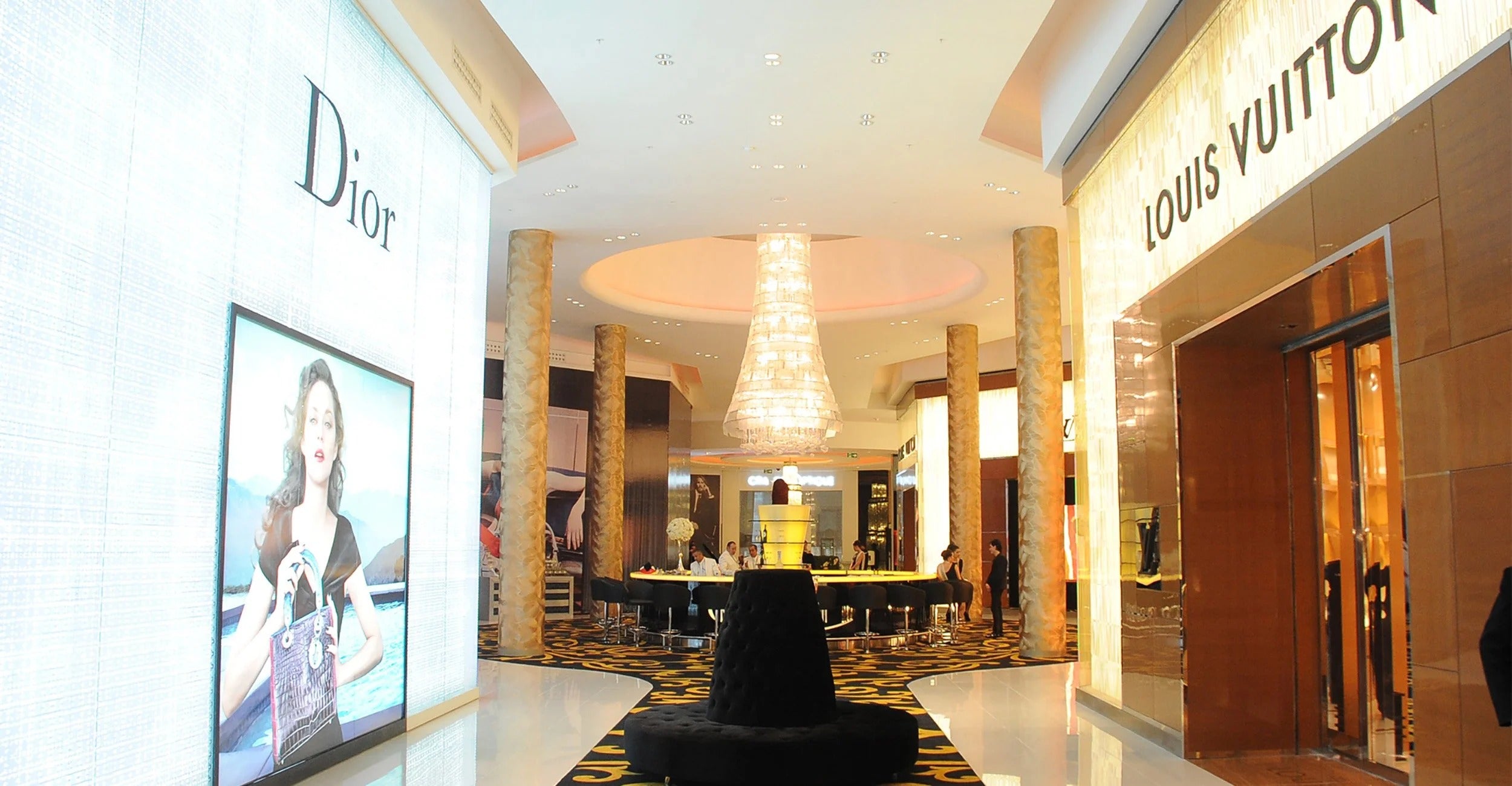 Aquarium, Africa's Largest Mall, Hassan II Mosque & Oceanfront Walking Tour in Casablanca