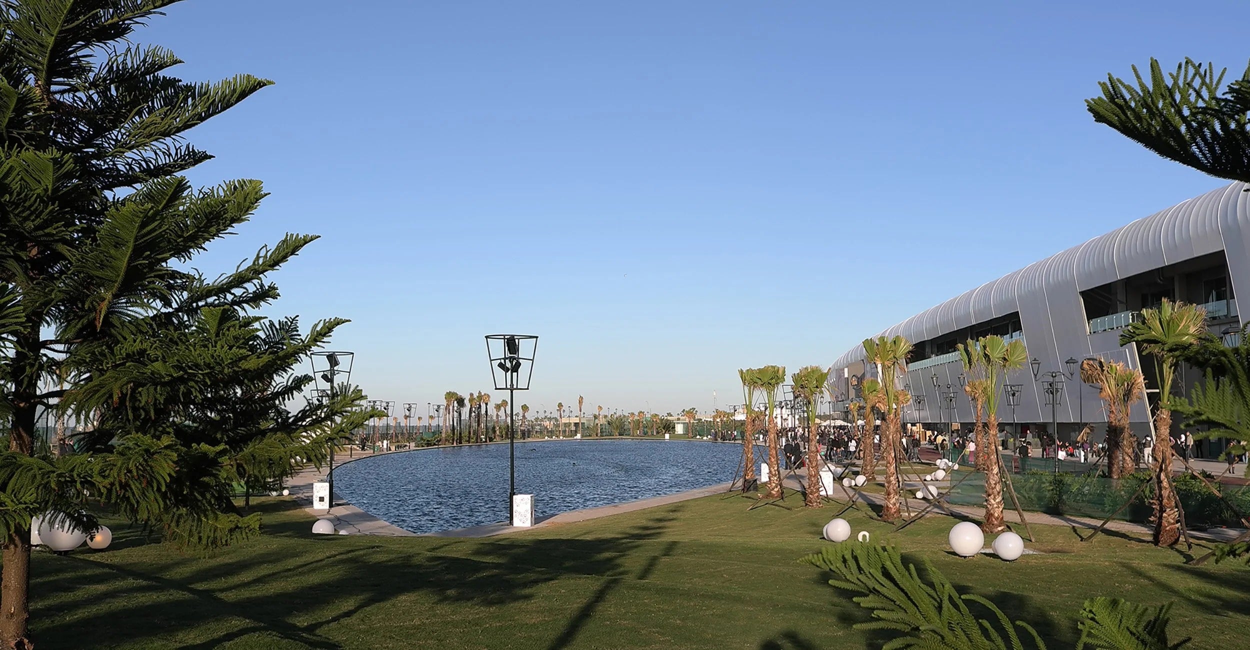 Aquarium, Africa's Largest Mall, Hassan II Mosque & Oceanfront Walking Tour in Casablanca