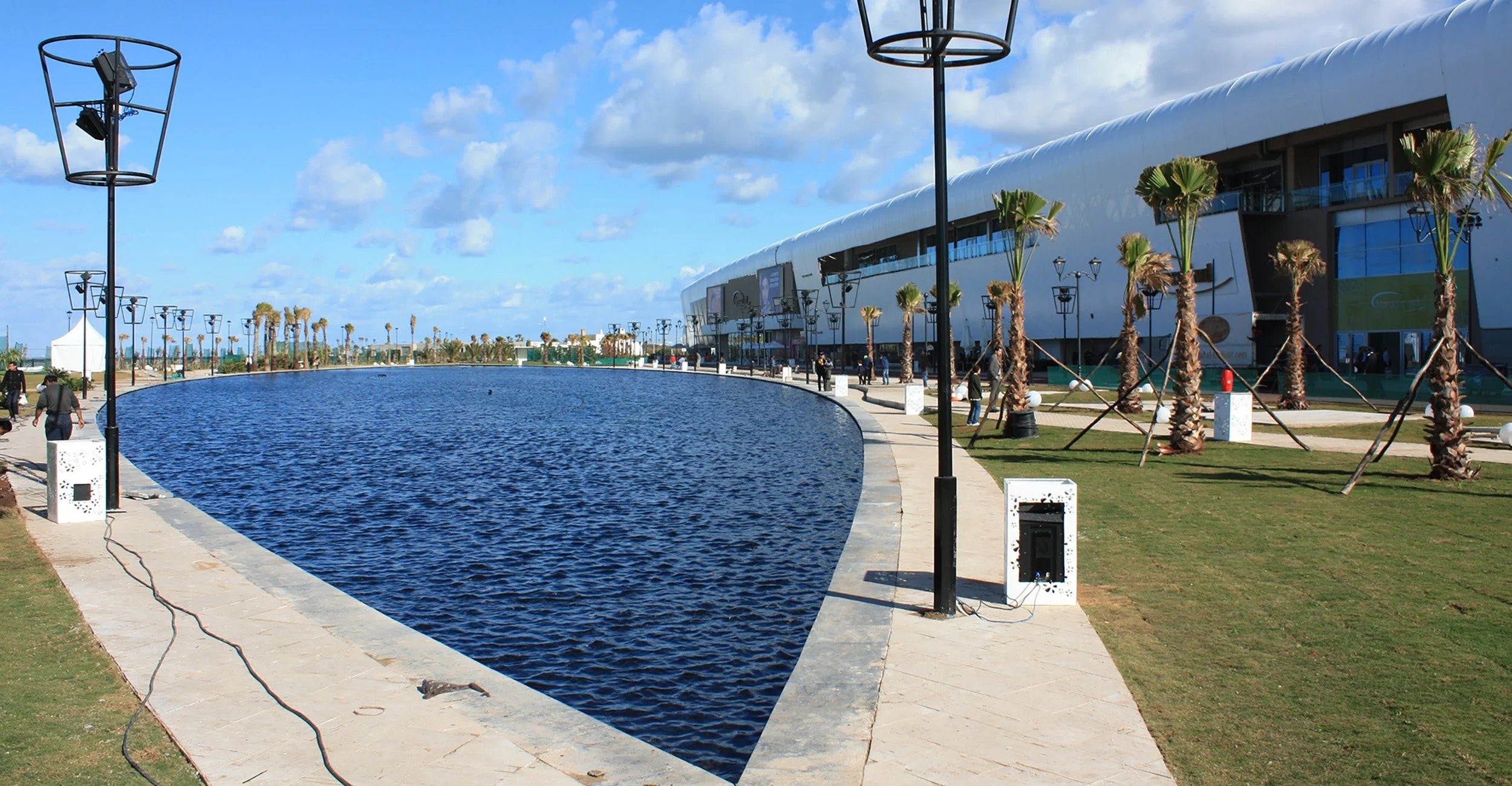 Aquarium, Africa's Largest Mall, Hassan II Mosque & Oceanfront Walking Tour in Casablanca