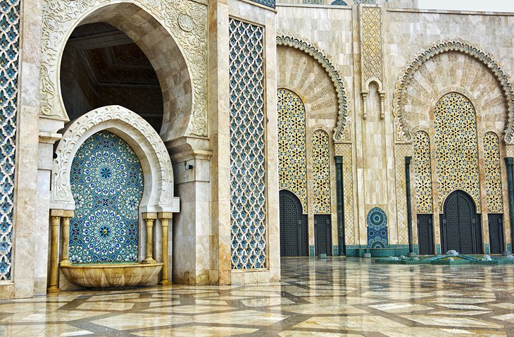 Casablanca Cultural Immersion City Tour – Traditional Hammam Spa, Hassan II Mosque with Authentic Dinner & Show